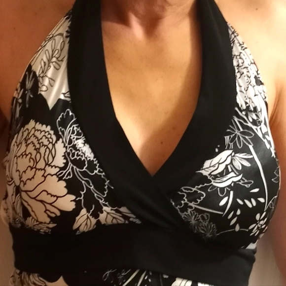 NEUF,Haut small,qui s'attache au cou - Picture 1 of 3